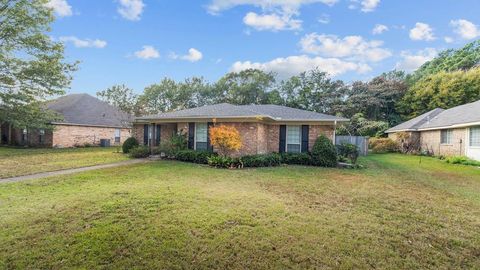 Photo of 35 Lanshire Dr, Texarkana, TX 75503 (MLS # 200607)