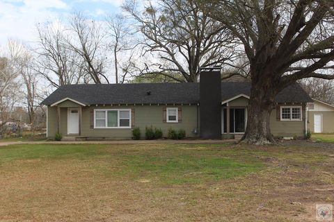 Photo of 2615 Leopard Dr, Texarkana, TX 75501 (MLS # 203333)