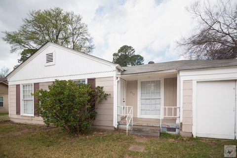 Photo of 317 Victory Place, Wake Village, TX 75501 (MLS # 204412)