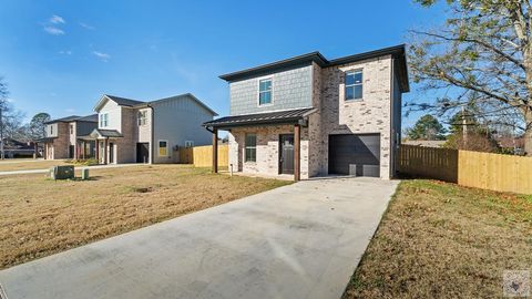 Photo of 3104 Bethany Ln, Texarkana, TX 75503 (MLS # 200950)