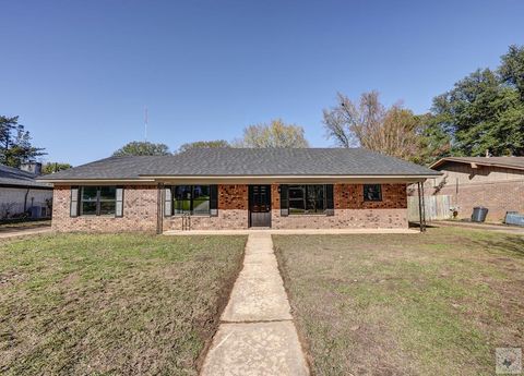 Photo of 813 Elaine Dr, Wake Village, TX 75501 (MLS # 200681)