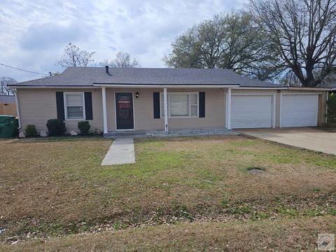 Photo of 3121 Meadows Dr, Texarkana, TX 75501 (MLS # 203324)