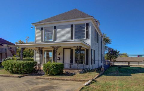 Photo of 711 Olive St, Texarkana, TX 75501 (MLS # 200437)