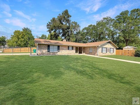 Photo of 101 E South St, New Boston, TX 75570 (MLS # 118694)