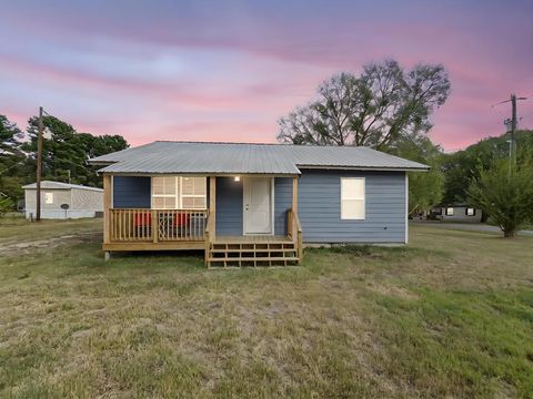 Photo of 301 Cotton Ford, Maud, TX 75567 (MLS # 200439)