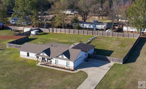 Photo of 290 Bunker Hill, Hooks, TX 75561 (MLS # 200758)
