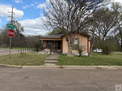 Photo of 2420 Bryant St, Texarkana, TX 75501 (MLS # 203387)