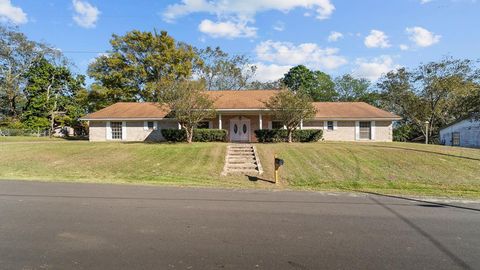 Photo of 402 N Smithland St, Linden, TX 75563 (MLS # 200507)