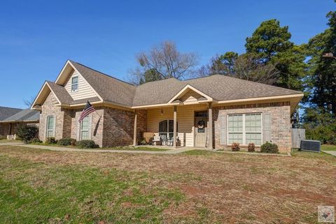 Photo of 6910 Woodmere Ct, Texarkana, TX 75503 (MLS # 200944)