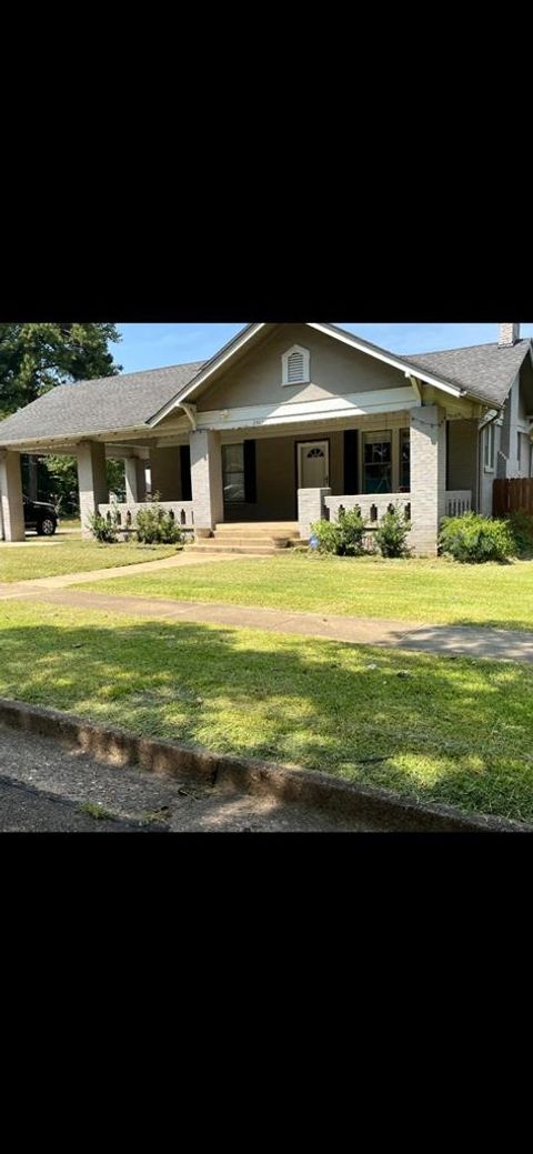 Photo of 2403 Magnolia St, Texarkana, TX 75503 (MLS # 200481)