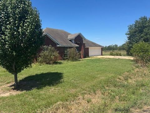 Photo of 818 S Bowie St, New Boston, TX 75570 (MLS # 200286)