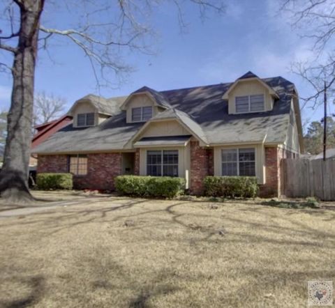 Photo of 2 Woodcliff Drive, Texarkana, TX 75503 (MLS # 204419)