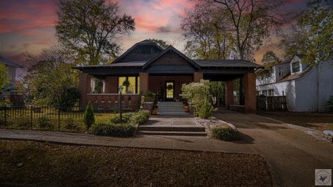 Photo of 1215 Locust St, Texarkana, AR 71854 (MLS # 200648)