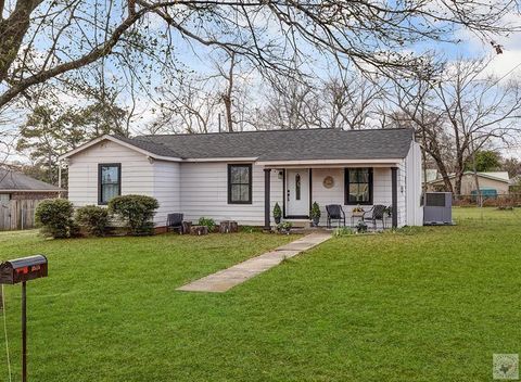 Photo of 3515 Hickory St, Texarkana, AR 71854 (MLS # 200845)