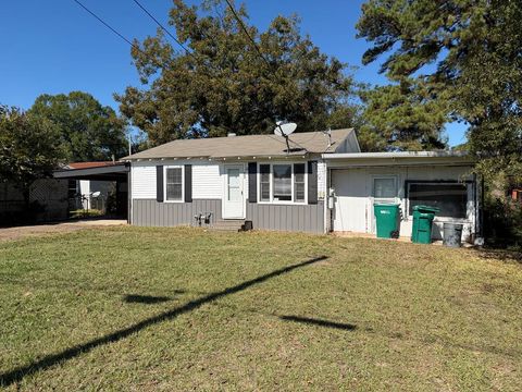 Photo of 302 W Runnels St, New Boston, TX 75570 (MLS # 200798)