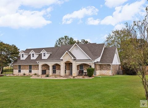 Photo of 2 Tyler Lane, Hooks, TX 75561 (MLS # 200713)