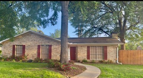 Photo of 201 Pine Forest, Wake Village, TX 75501 (MLS # 200361)