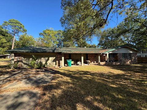 Photo of 302 N Elm St, New Boston, TX 75570 (MLS # 200452)