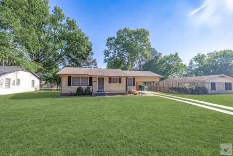 Photo of 108 Hall St, New Boston, TX 75570 (MLS # 201994)