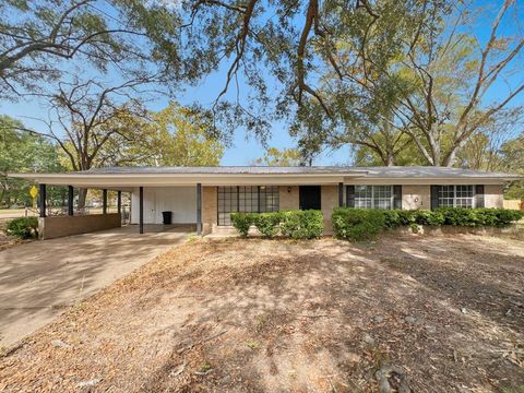 Photo of 101 Redwood Dr, Texarkana, TX 75501 (MLS # 200442)
