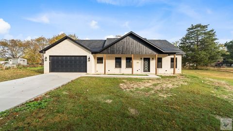 Photo of 105 Oak St, Redwater, TX 75567 (MLS # 200704)