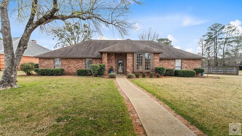 Photo of 3402 Williamsburg Ln, Texarkana, TX 75503 (MLS # 203340)