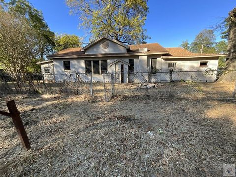 Photo of 2221 E 11th St, Texarkana, AR 71854 (MLS # 200760)