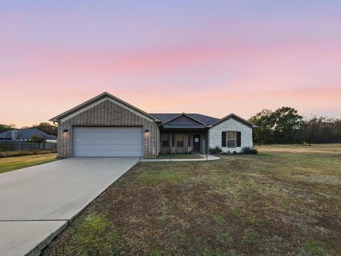 Photo of 14 Red Springs Rd, Texarkana, TX 75501 (MLS # 200604)