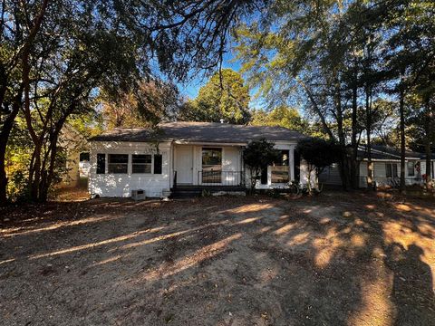 Photo of 849 Singapore Dr, Wake Village, TX 75501 (MLS # 200525)