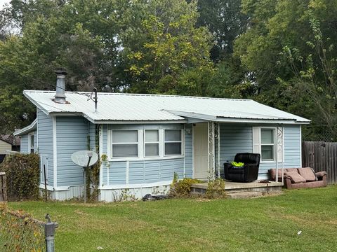 Photo of 603 E Ave D, Hooks, TX 75561 (MLS # 200282)
