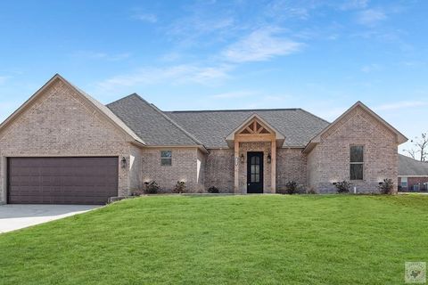 Photo of 1043 Brown Dr, Texarkana, TX 75501 (MLS # 203360)