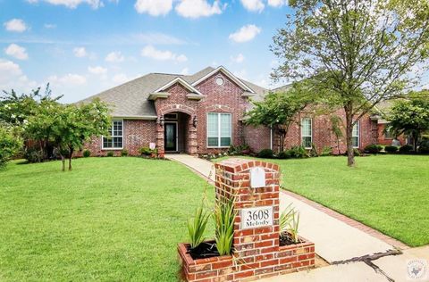 Photo of 3608 Melody Ln, Texarkana, TX 75503 (MLS # 200674)
