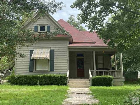 Photo of 2610 Olive St, Texarkana, TX 75503 (MLS # 200834)