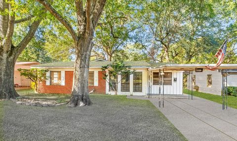 Photo of 139 Park Circle, Texarkana, TX 75503 (MLS # 200491)