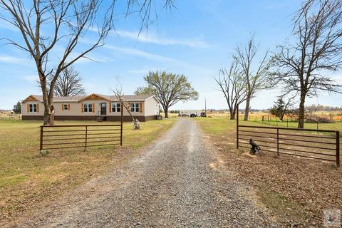 Photo of 1105 County Road 4255, De Kalb, TX 75559 (MLS # 203369)