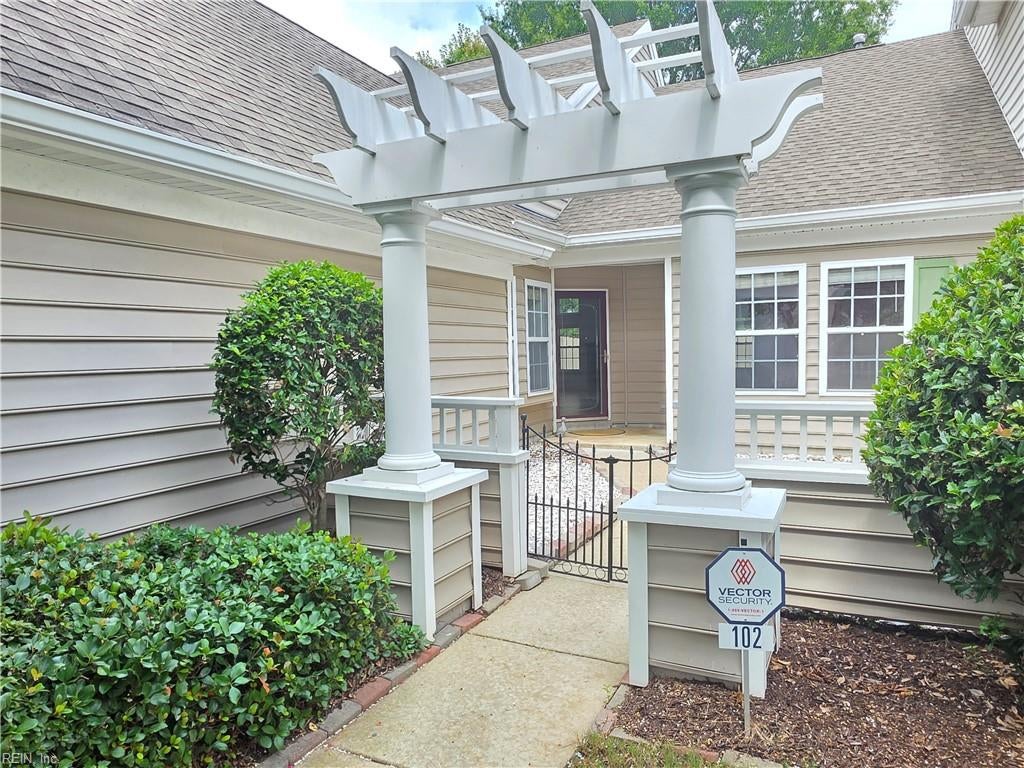 102 Lands End LN - Photo 2