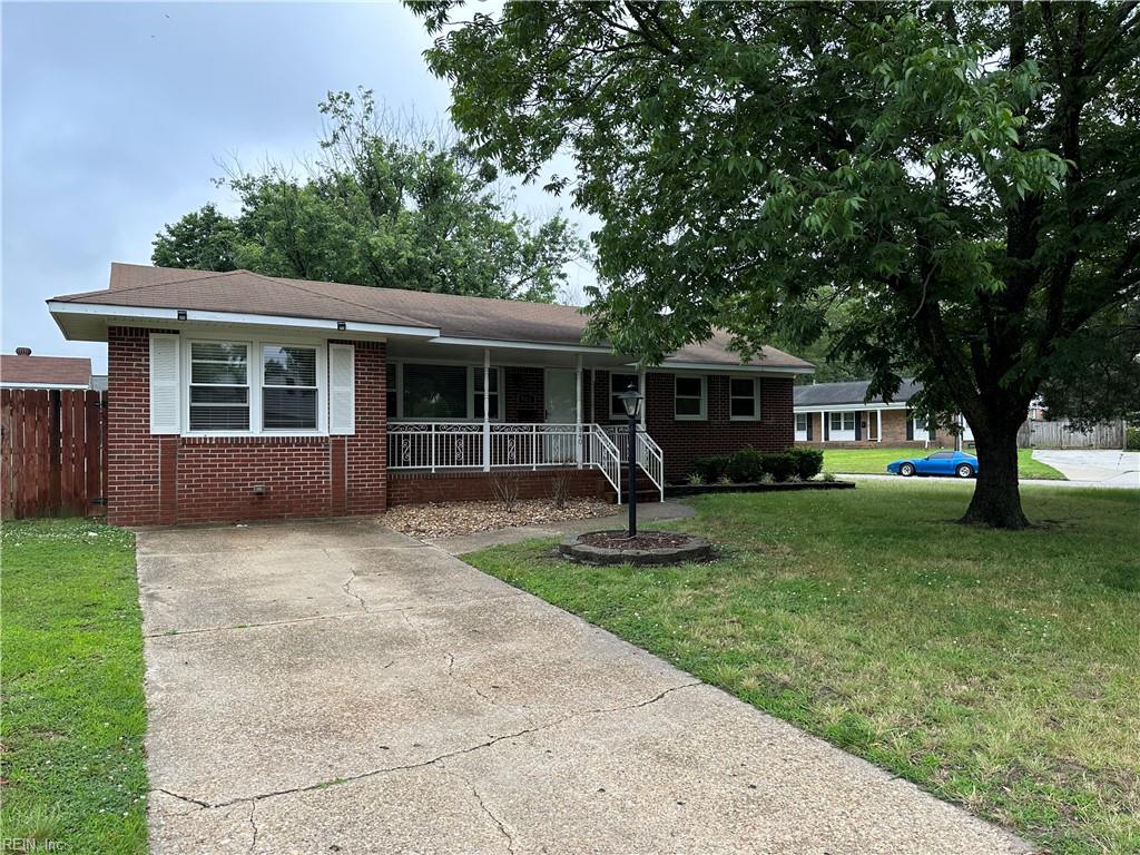 Photo 1 of 42 — 940 Redwood CIR, Virginia Beach, VA 23464