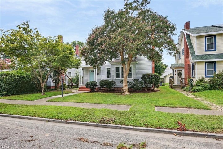 Photo 1 of 37 — 117 Pochin PL, Hampton, VA 23661
