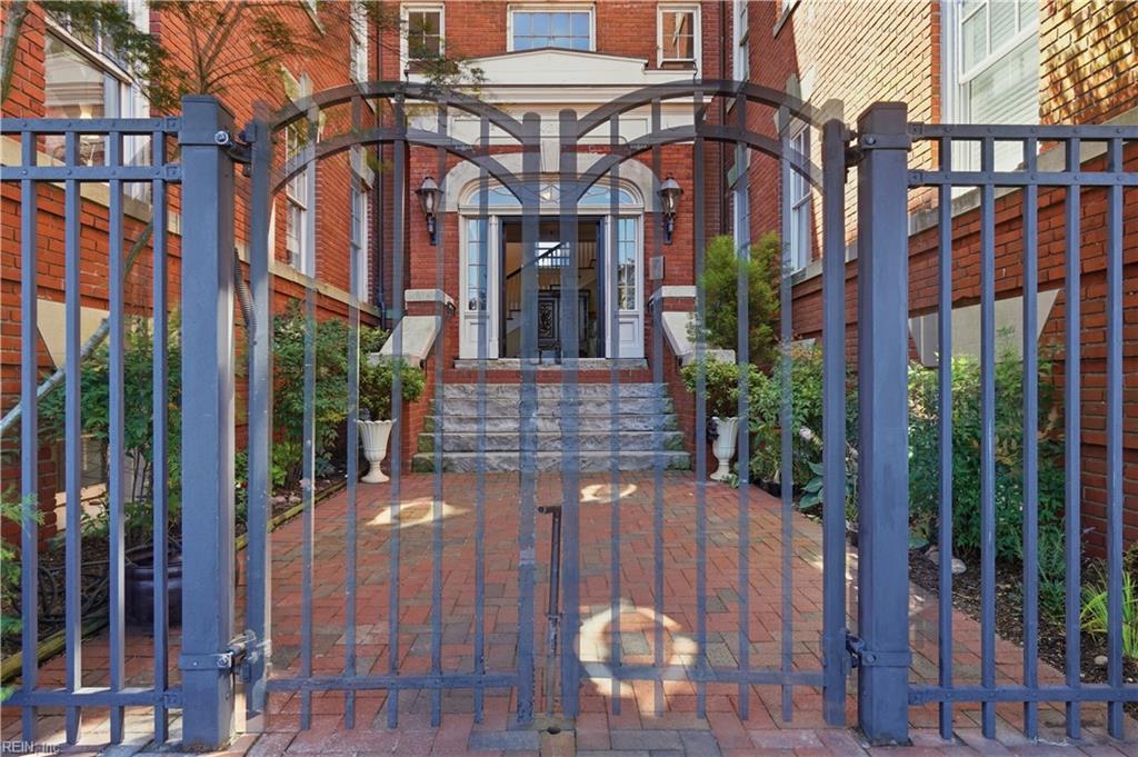 Photo 1 of 49 — 429 W York ST 3-D, Norfolk, VA 23510