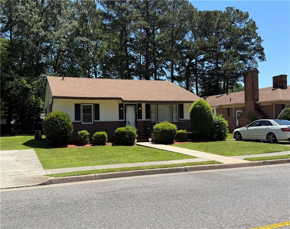 Photo 1 of 18 — 213 S College DR, Franklin, VA 23851