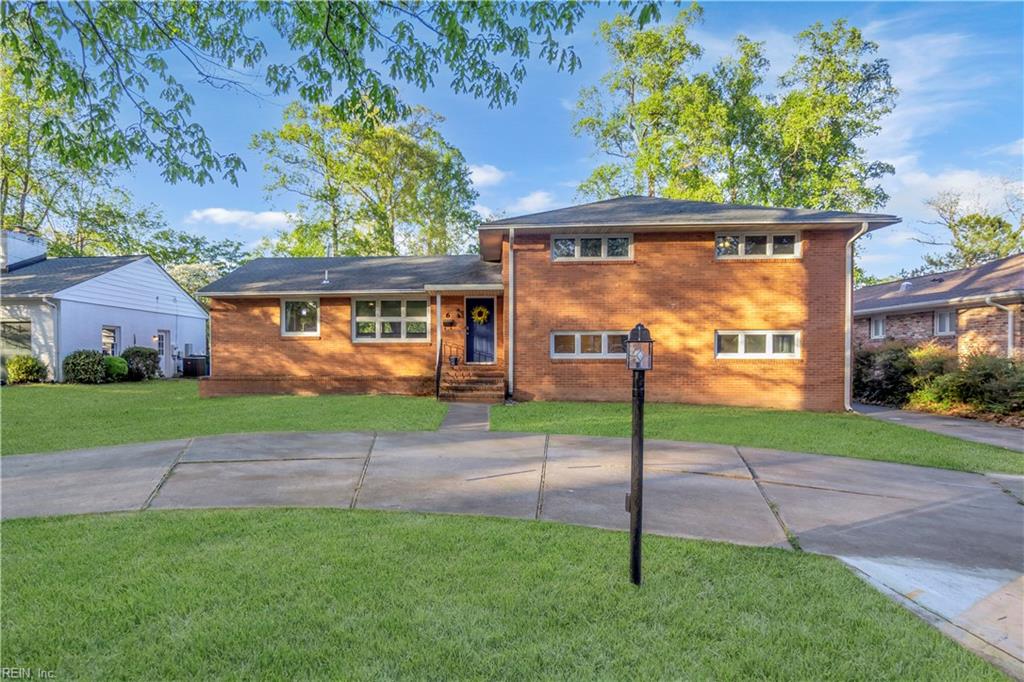 Photo 1 of 34 — 6 Downing PL, Newport News, VA 23606