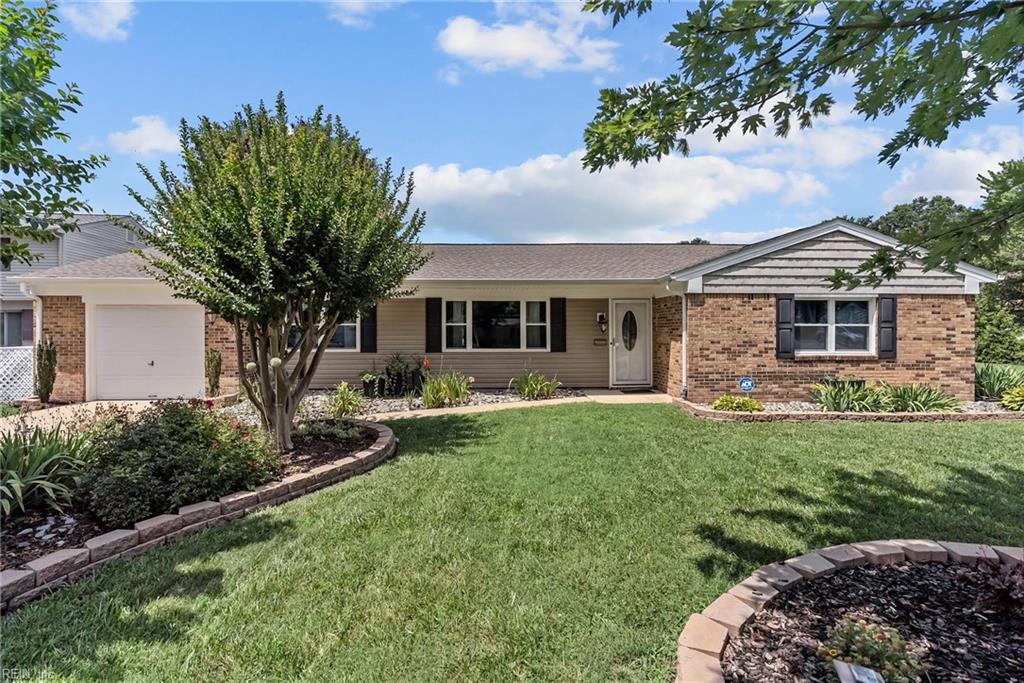 Photo 1 of 36 — 5112 Clear Lake Cir CIR, Virginia Beach, VA 23464