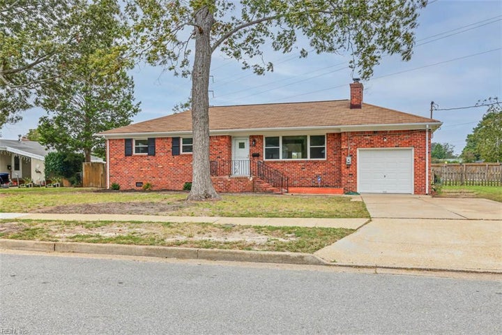Photo 1 of 35 — 7825 Walters DR, Norfolk, VA 23518