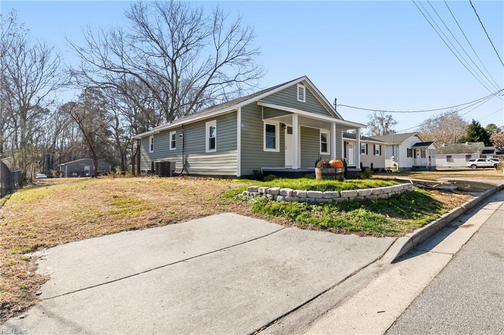 Photo 1 of 24 — 268 Wadlow ST, Emporia, VA 23847