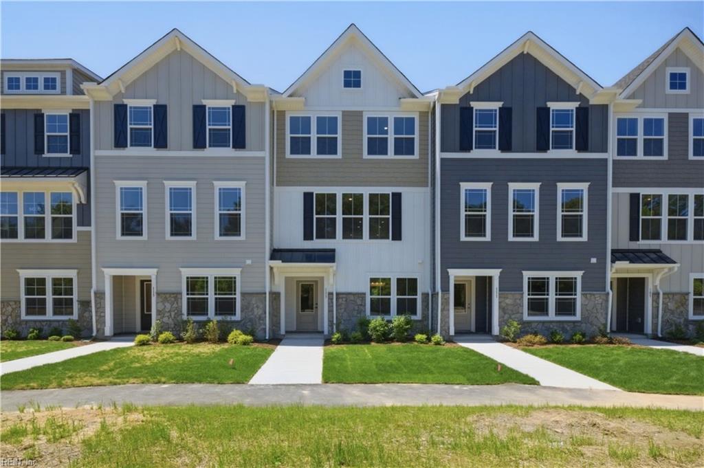 Photo 1 of 38 — 13 Bracewell LN, Yorktown, VA 23692