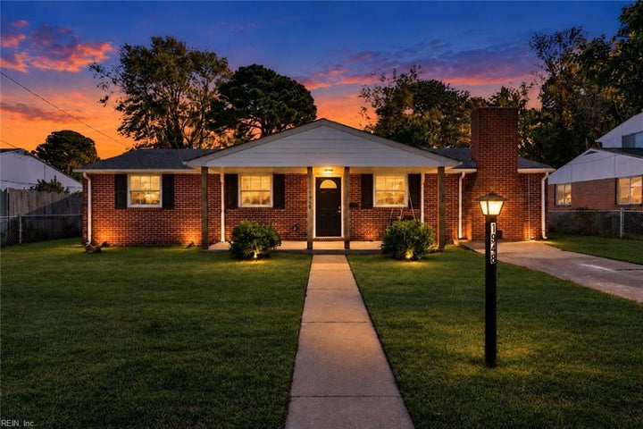 Photo 1 of 45 — 1948 Beall DR, Hampton, VA 23663
