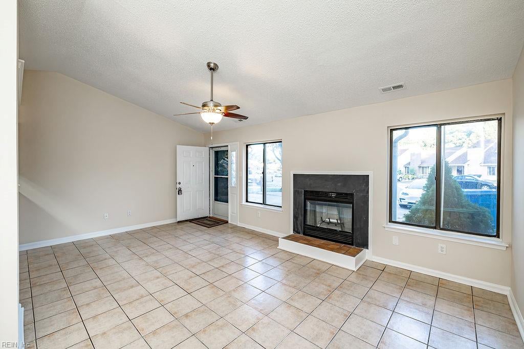4607 Glencoe LN - Photo 2