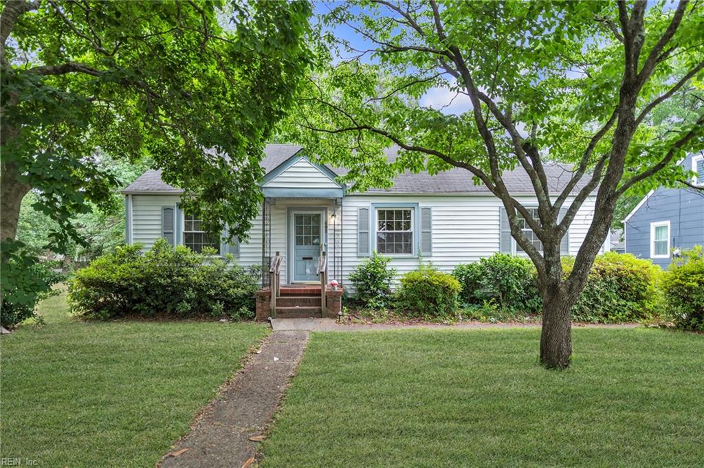 Photo 1 of 40 — 607 Fairview LN, Portsmouth, VA 23702