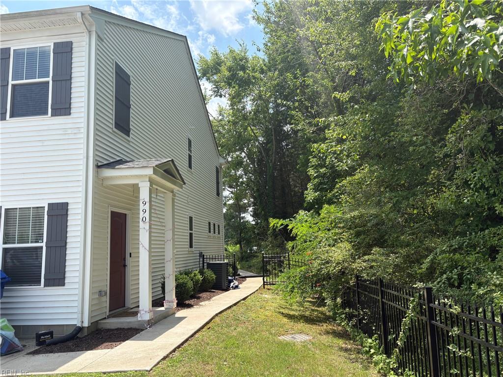 Photo 1 of 25 — 990 Jefferson ST, Suffolk, VA 23434