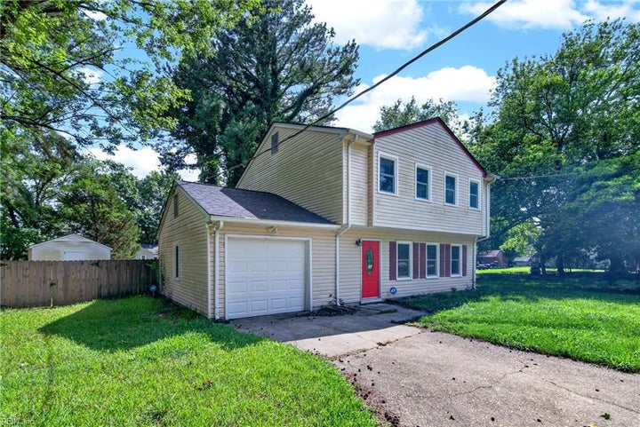 Photo 1 of 32 — 158 Saunders RD, Hampton, VA 23666